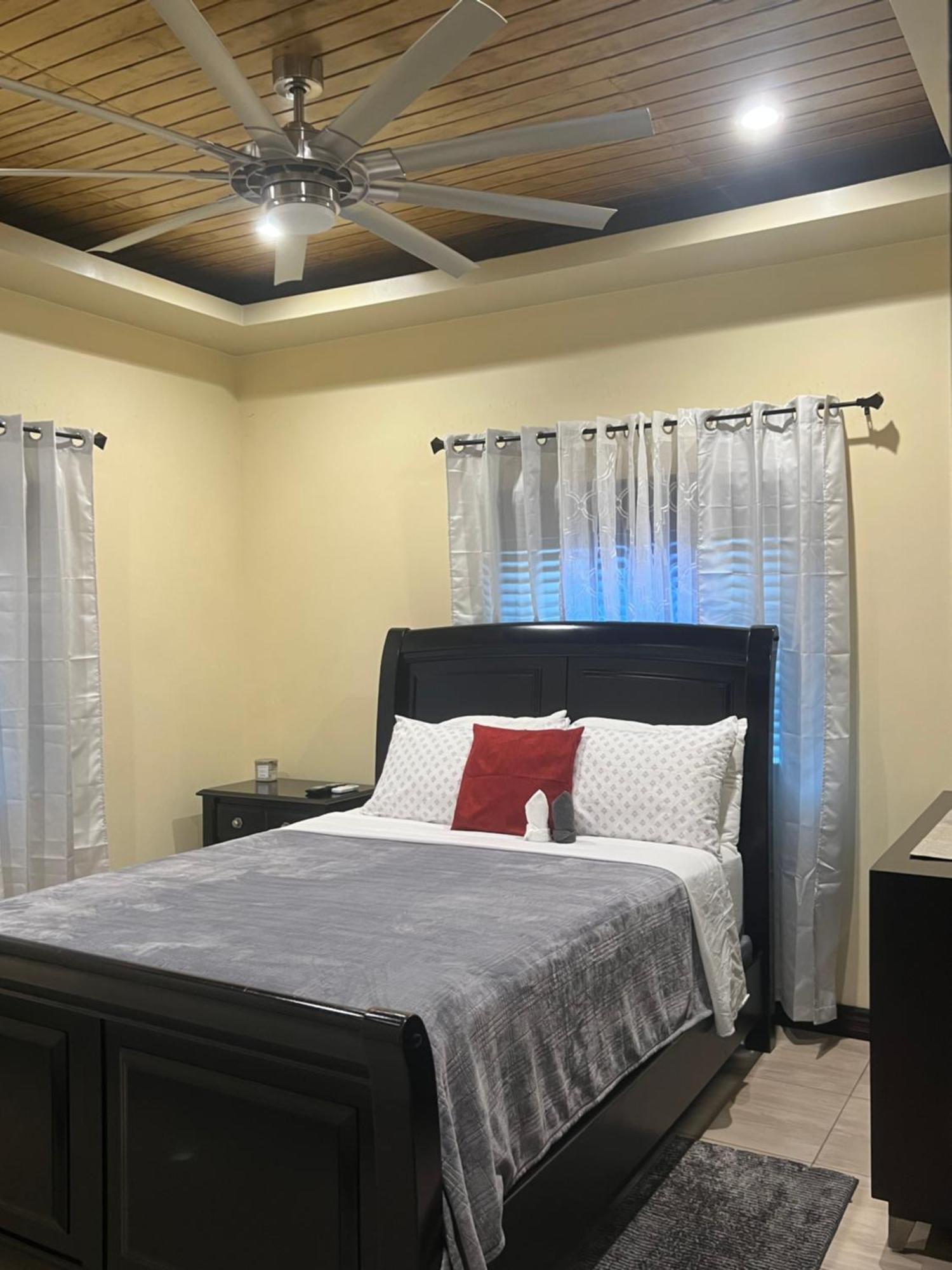 Kingston Oasis One Bedroom Exterior foto